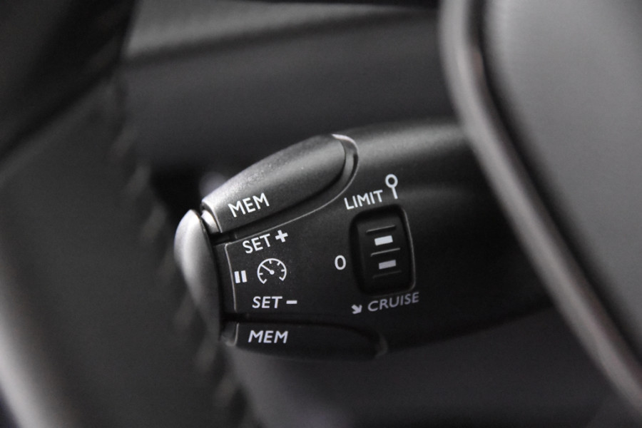 Peugeot 208 Allure *1ste eigenaar*Navigatie*Carplay*Cruise Control*