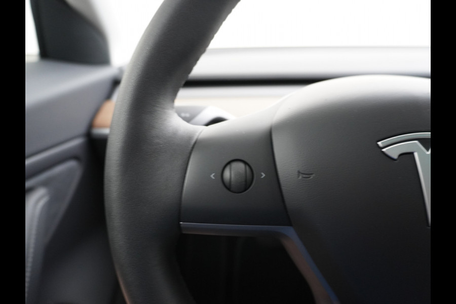 Tesla Model 3 Long Range AWD 75kWh Soh 89% Lmv 19" Navi Ecc Leder Panoramadak Adaptive Cruise Control Autopilot Elek.Stoelen+Verwarmd+Memory Premium Audio 4WD Privacy Glas Fabrieksgarantie op Accu en motor tot 24-08-2028 1e Eigenaar Origineel Nederlandse Auto