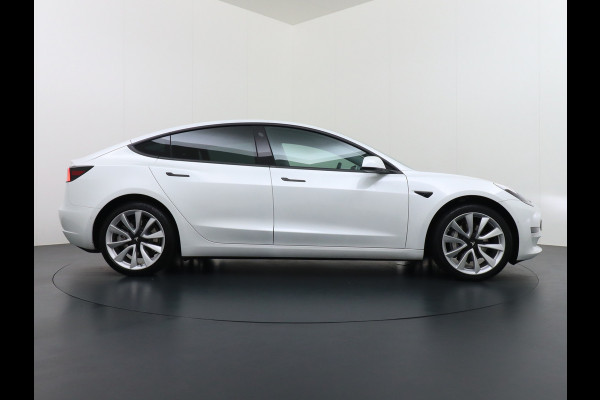 Tesla Model 3 Long Range AWD 75kWh Soh 89% Lmv 19" Navi Ecc Leder Panoramadak Adaptive Cruise Control Autopilot Elek.Stoelen+Verwarmd+Memory Premium Audio 4WD Privacy Glas Fabrieksgarantie op Accu en motor tot 24-08-2028 1e Eigenaar Origineel Nederlandse Auto
