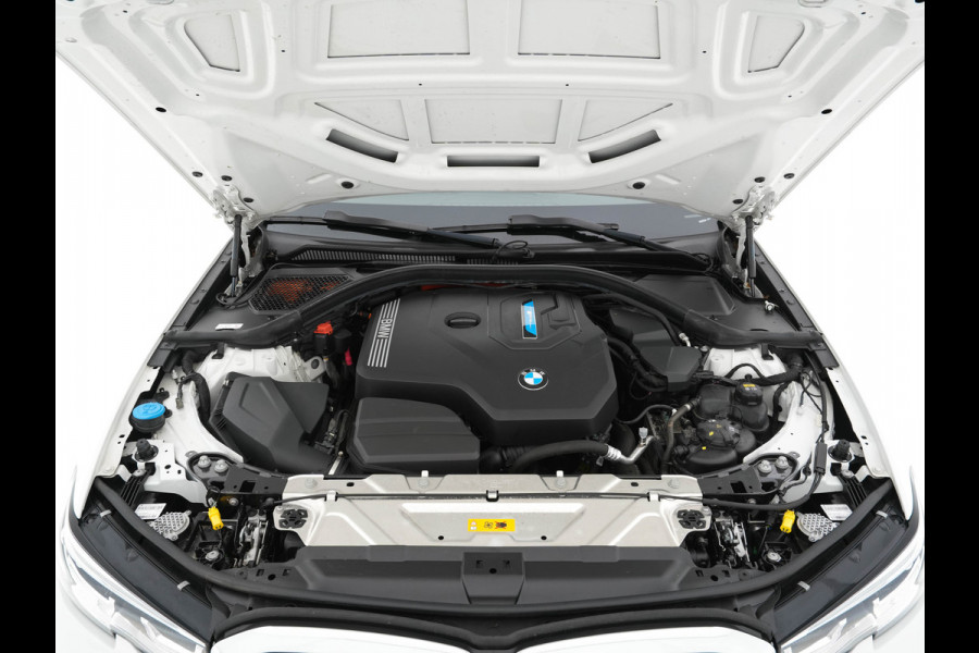 BMW 3 Serie Touring 330e (INCL-BTW) *LUXURY-LEATHER | NAVI-FULLMAP |  DIGI-COCKPIT | FULL-LED | DAB | ECC | PDC | ADAPTIVE-CRUISE | HEATED-SPORSEATS | KEYLESS | PRIVACY-GLASS | KEYLESS | CARPLAY | TOWBAR | 17"ALU*