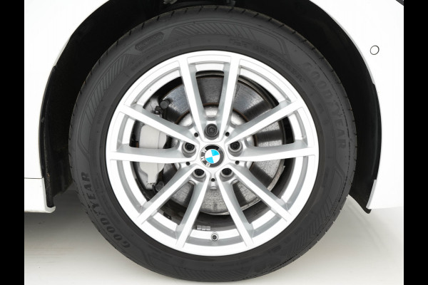 BMW 3 Serie Touring 330e (INCL-BTW) *LUXURY-LEATHER | NAVI-FULLMAP |  DIGI-COCKPIT | FULL-LED | DAB | ECC | PDC | ADAPTIVE-CRUISE | HEATED-SPORSEATS | KEYLESS | PRIVACY-GLASS | KEYLESS | CARPLAY | TOWBAR | 17"ALU*