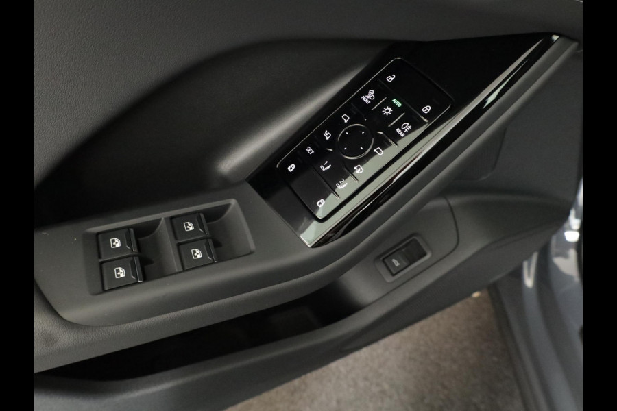 Audi Q6 e-tron Advanced edition e-tron perf 225kW/306pk 100Kwh Ha Tech Plus pakket, sportstoelen met leder, bumpers in kleur carrosserie, omgevingscamera's