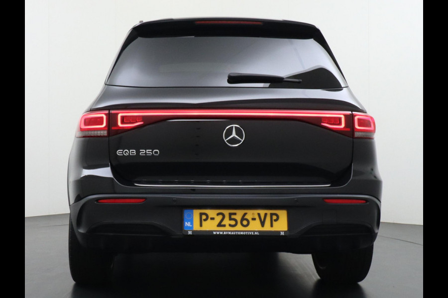 Mercedes-Benz EQB 250 AMG Line 7p. 67 kWh VAN: 38.900,- VOOR: 35.877,- UW HERFSTVOORDEEL: 3.023,- PANORAMADAK | ELECTR STOELEN+geheugen | AMBILIGHT | ADAPTIVE CRUISE | HEAD UP | MEGA COMPLEET!