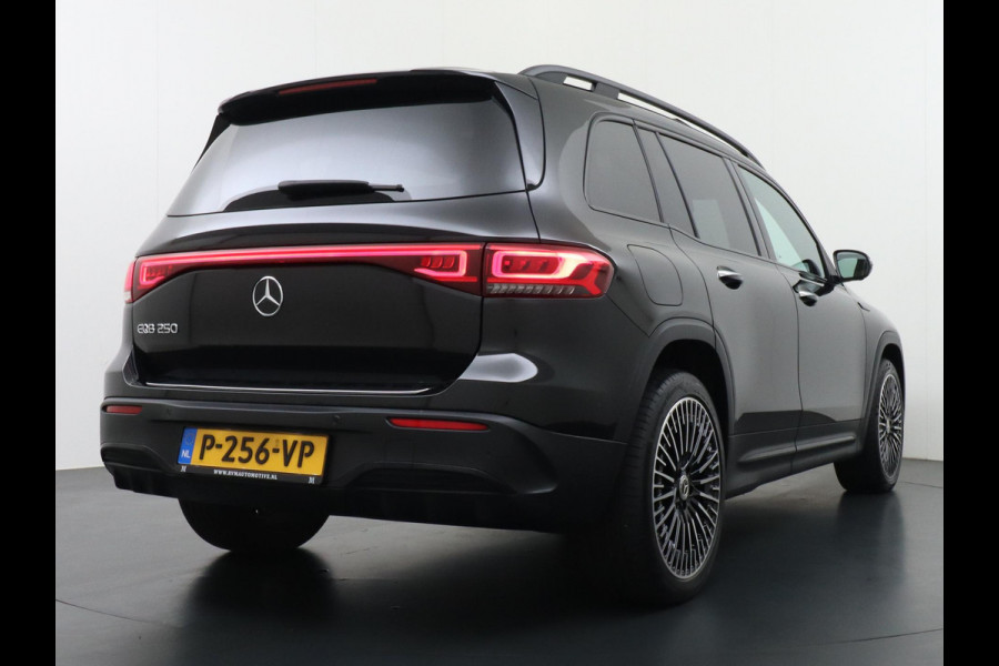 Mercedes-Benz EQB 250 AMG Line 7p. 67 kWh VAN: 38.900,- VOOR: 35.877,- UW HERFSTVOORDEEL: 3.023,- PANORAMADAK | ELECTR STOELEN+geheugen | AMBILIGHT | ADAPTIVE CRUISE | HEAD UP | MEGA COMPLEET!