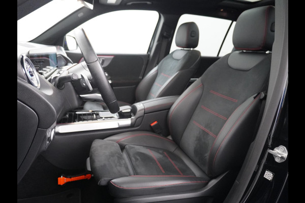 Mercedes-Benz EQB 250 AMG Line 7p. 67 kWh VAN: 38.900,- VOOR: 35.877,- UW HERFSTVOORDEEL: 3.023,- PANORAMADAK | ELECTR STOELEN+geheugen | AMBILIGHT | ADAPTIVE CRUISE | HEAD UP | MEGA COMPLEET!