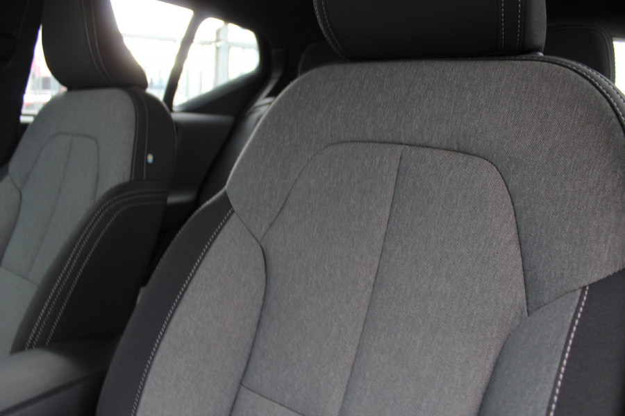 Volvo XC40 1.5 T4 Plug-in hybrid Plus Dark | Trekhaak | H/K | Pilot Assist | Memory | Navigatie | 360 Camera