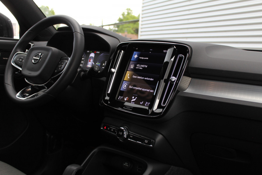 Volvo XC40 1.5 T4 Plug-in hybrid Plus Dark | Trekhaak | H/K | Pilot Assist | Memory | Navigatie | 360 Camera