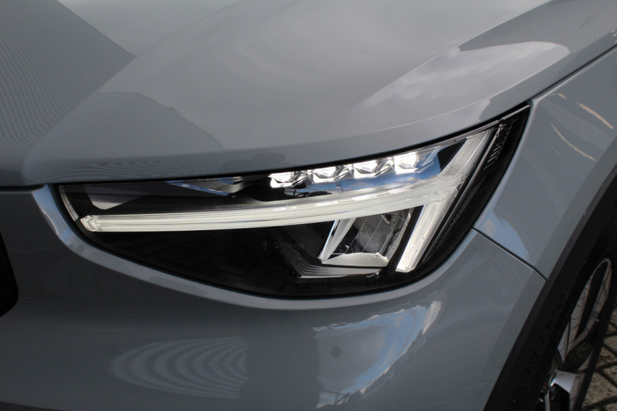 Volvo XC40 1.5 T4 Plug-in hybrid Plus Dark | Trekhaak | H/K | Pilot Assist | Memory | Navigatie | 360 Camera