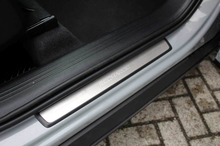 Volvo XC40 1.5 T4 Plug-in hybrid Plus Dark | Trekhaak | H/K | Pilot Assist | Memory | Navigatie | 360 Camera