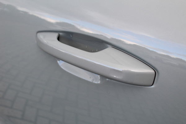 Volvo XC40 1.5 T4 Plug-in hybrid Plus Dark | Trekhaak | H/K | Pilot Assist | Memory | Navigatie | 360 Camera