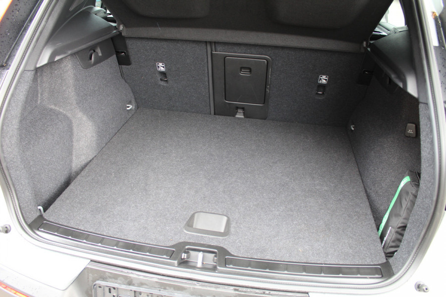 Volvo XC40 1.5 T4 Plug-in hybrid Plus Dark | Trekhaak | H/K | Pilot Assist | Memory | Navigatie | 360 Camera