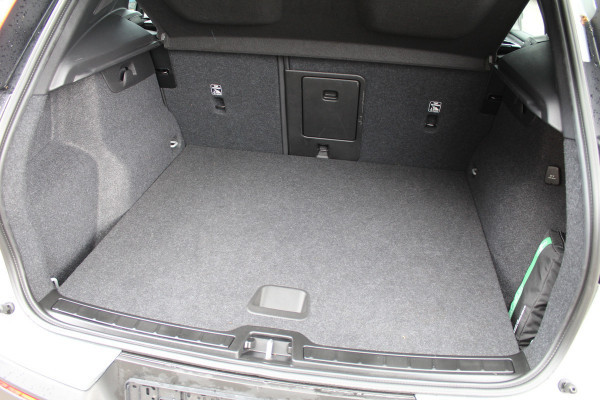 Volvo XC40 1.5 T4 Plug-in hybrid Plus Dark | Trekhaak | H/K | Pilot Assist | Memory | Navigatie | 360 Camera