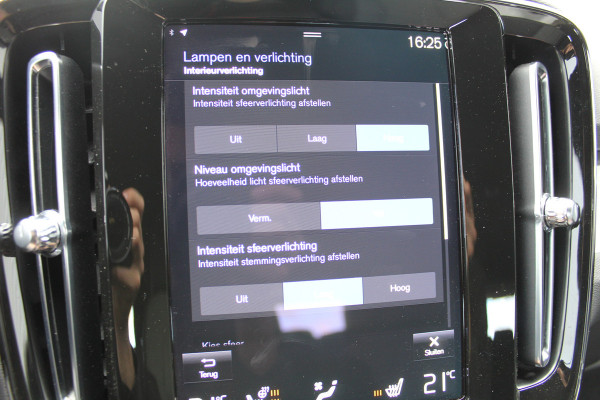 Volvo XC40 1.5 T4 Plug-in hybrid Plus Dark | Trekhaak | H/K | Pilot Assist | Memory | Navigatie | 360 Camera