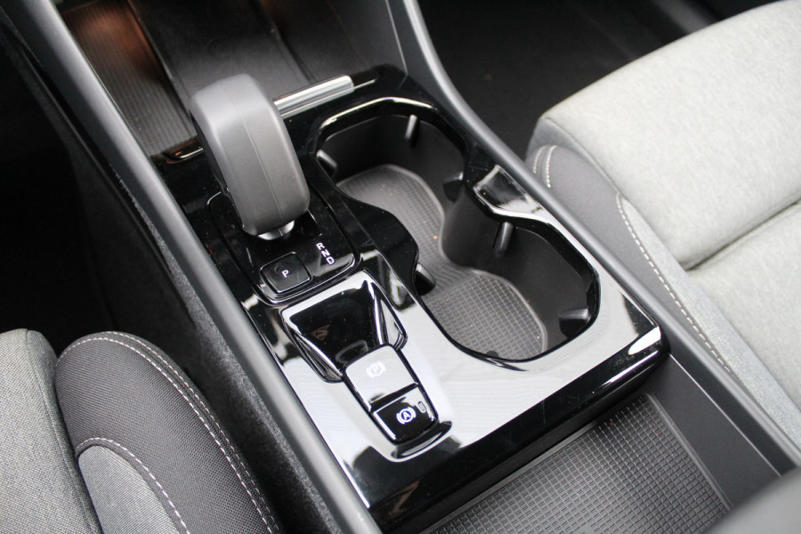 Volvo XC40 1.5 T4 Plug-in hybrid Plus Dark | Trekhaak | H/K | Pilot Assist | Memory | Navigatie | 360 Camera