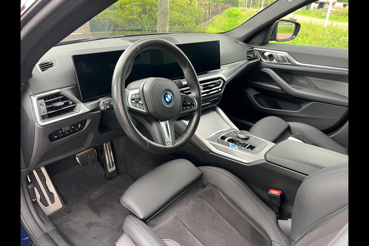 BMW i4 eDrive40 84 kWh 250KW | M-Pakket | 19 Inch | NL-Auto |