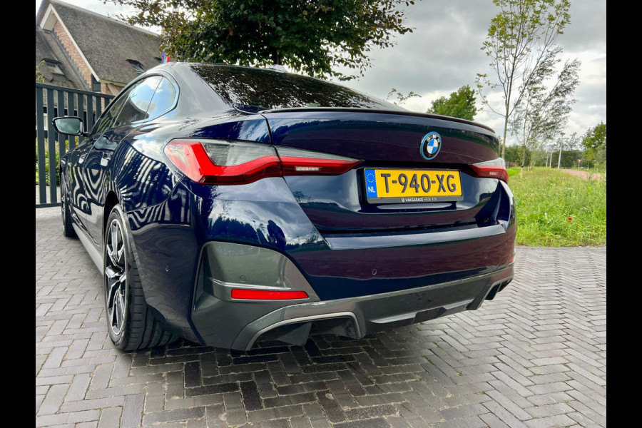 BMW i4 eDrive40 84 kWh 250KW | M-Pakket | 19 Inch | NL-Auto |