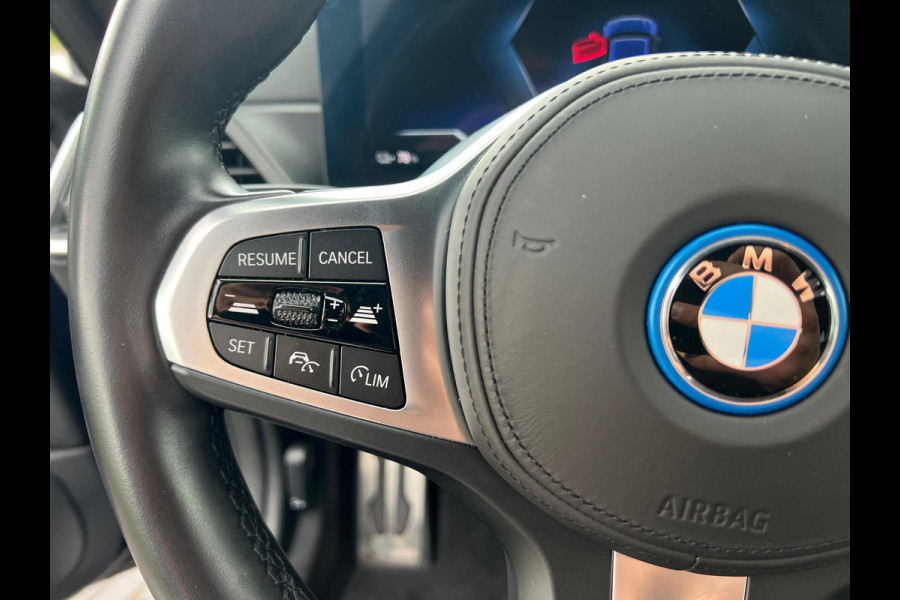 BMW i4 eDrive40 84 kWh 250KW | M-Pakket | 19 Inch | NL-Auto |