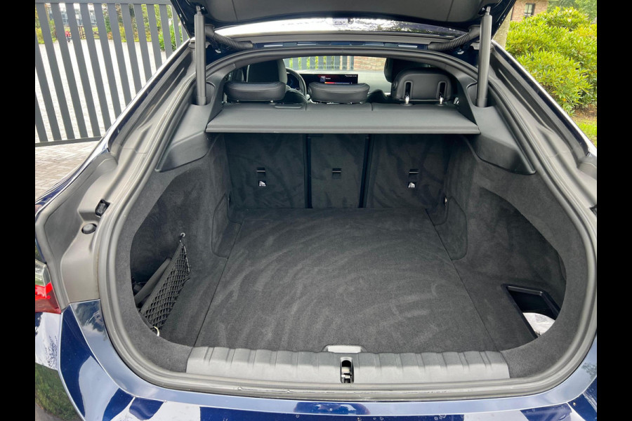 BMW i4 eDrive40 84 kWh 250KW | M-Pakket | 19 Inch | NL-Auto |