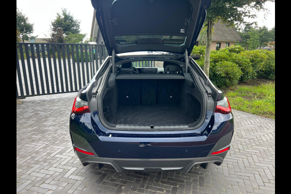 BMW i4 eDrive40 84 kWh 250KW | M-Pakket | 19 Inch | NL-Auto |