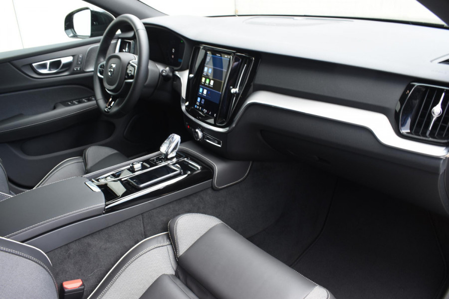 Volvo V60 T6 350PK Automaat Plug-in hybrid AWD Plus Dark / Navigatie / 360 Camera / Harman Kardon / Stuur & Stoelverwarming / LM Velgen / Trekhaak