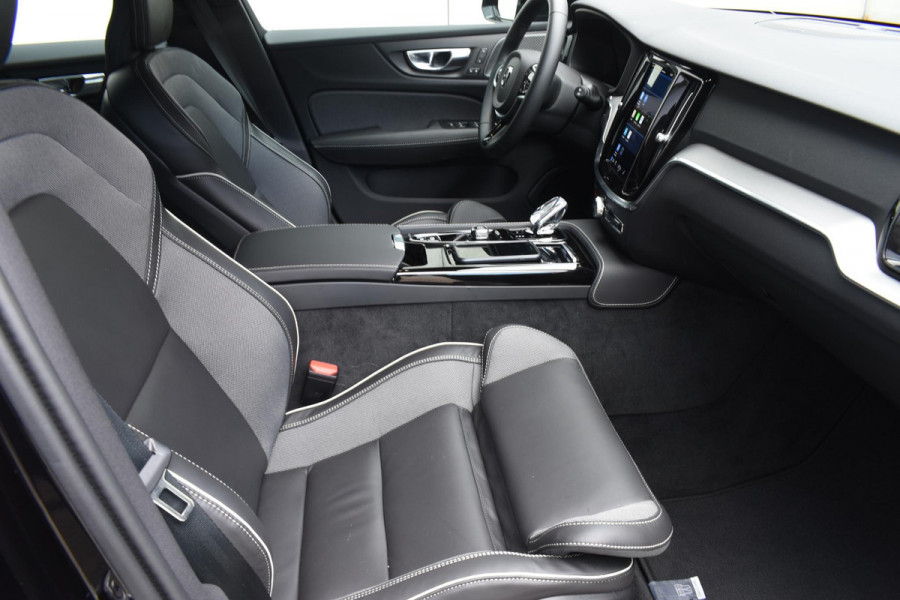 Volvo V60 T6 350PK Automaat Plug-in hybrid AWD Plus Dark / Navigatie / 360 Camera / Harman Kardon / Stuur & Stoelverwarming / LM Velgen / Trekhaak