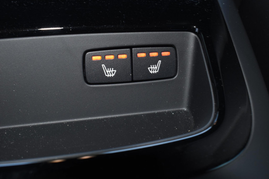 Volvo V60 T6 350PK Automaat Plug-in hybrid AWD Plus Dark / Navigatie / 360 Camera / Harman Kardon / Stuur & Stoelverwarming / LM Velgen / Trekhaak
