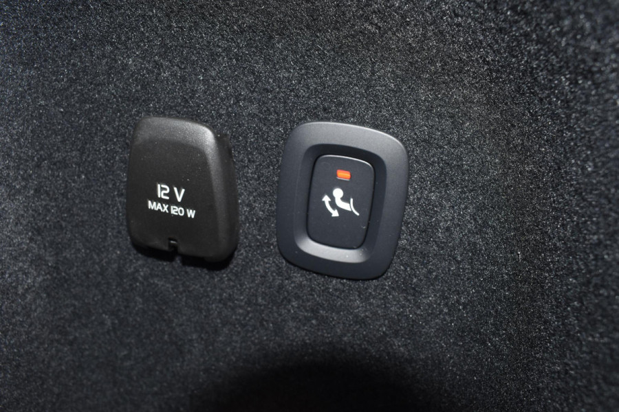 Volvo V60 T6 350PK Automaat Plug-in hybrid AWD Plus Dark / Navigatie / 360 Camera / Harman Kardon / Stuur & Stoelverwarming / LM Velgen / Trekhaak