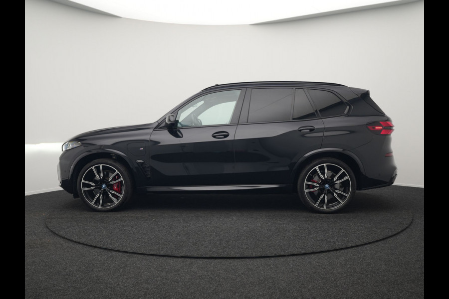 BMW X5 xDrive50e M Sport PRO Plug In Hybrid 490pk PHEV | Panodak | Trekhaak af Fabriek | Lederen Competition Stoelen Memory & Ventilatie | 360 Camera | 22"L.M | Head Up | Harman Kardon | Widescreen Navi |