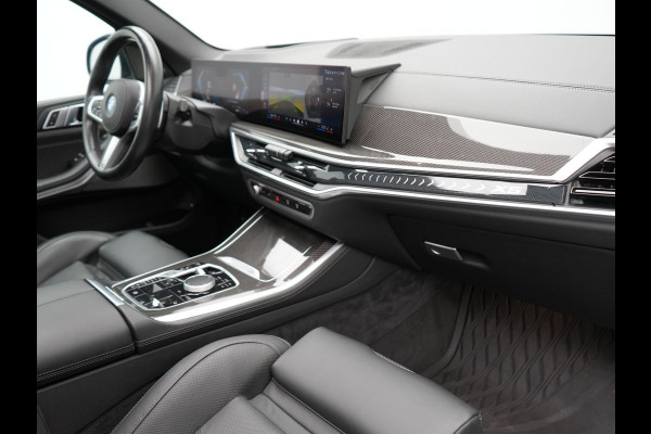 BMW X5 xDrive50e M Sport PRO Plug In Hybrid 490pk PHEV | Panodak | Trekhaak af Fabriek | Lederen Competition Stoelen Memory & Ventilatie | 360 Camera | 22"L.M | Head Up | Harman Kardon | Widescreen Navi |