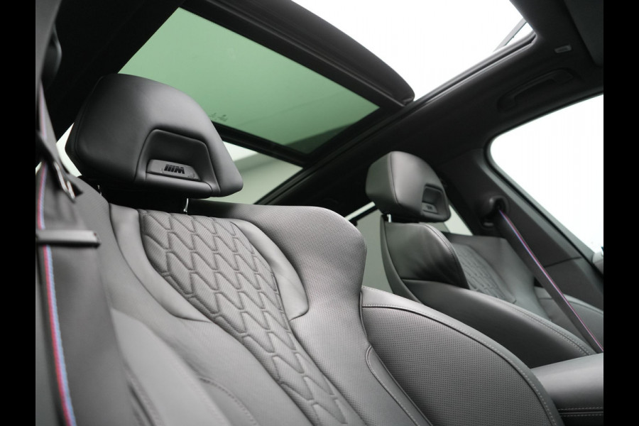 BMW X5 xDrive50e M Sport PRO Plug In Hybrid 490pk PHEV | Panodak | Trekhaak af Fabriek | Lederen Competition Stoelen Memory & Ventilatie | 360 Camera | 22"L.M | Head Up | Harman Kardon | Widescreen Navi |