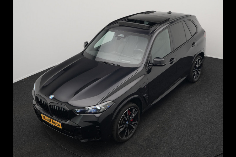 BMW X5 xDrive50e M Sport PRO Plug In Hybrid 490pk PHEV | Panodak | Trekhaak af Fabriek | Lederen Competition Stoelen Memory & Ventilatie | 360 Camera | 22"L.M | Head Up | Harman Kardon | Widescreen Navi |