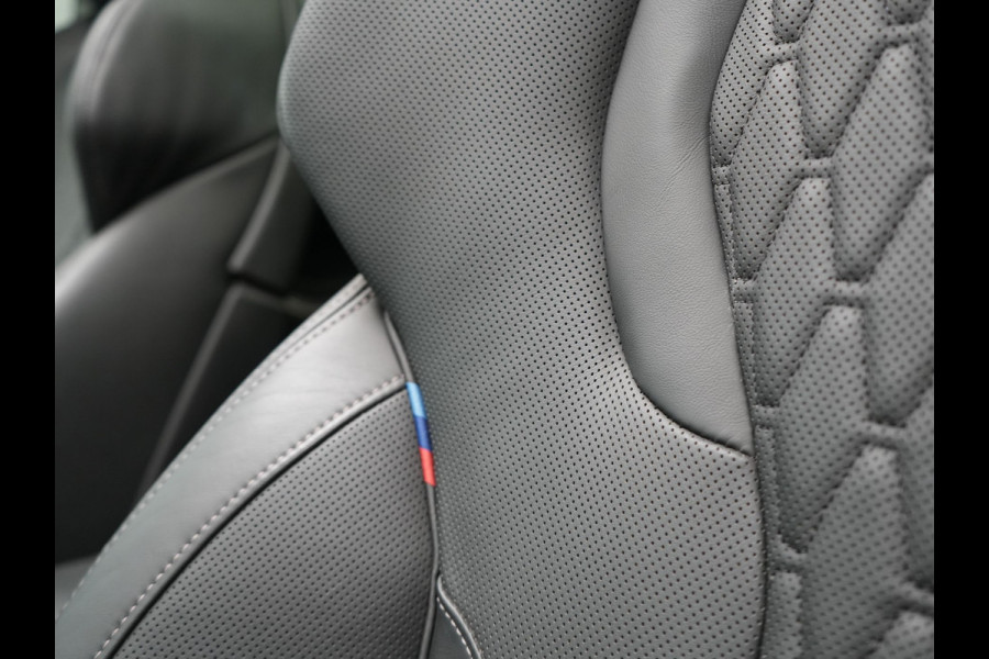 BMW X5 xDrive50e M Sport PRO Plug In Hybrid 490pk PHEV | Panodak | Trekhaak af Fabriek | Lederen Competition Stoelen Memory & Ventilatie | 360 Camera | 22"L.M | Head Up | Harman Kardon | Widescreen Navi |