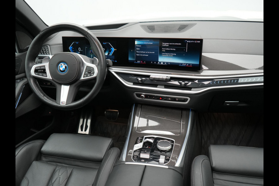BMW X5 xDrive50e M Sport PRO Plug In Hybrid 490pk PHEV | Panodak | Trekhaak af Fabriek | Lederen Competition Stoelen Memory & Ventilatie | 360 Camera | 22"L.M | Head Up | Harman Kardon | Widescreen Navi |