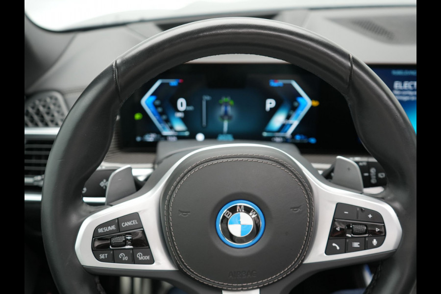 BMW X5 xDrive50e M Sport PRO Plug In Hybrid 490pk PHEV | Panodak | Trekhaak af Fabriek | Lederen Competition Stoelen Memory & Ventilatie | 360 Camera | 22"L.M | Head Up | Harman Kardon | Widescreen Navi |
