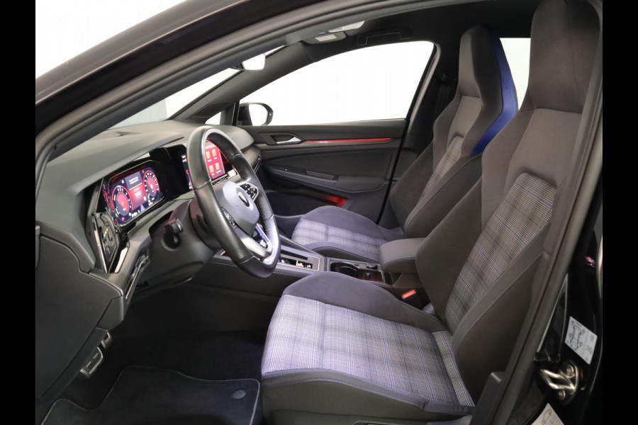 Volkswagen Golf 1.4 eHybrid GTE 245 pk Automaat (DSG) | Navigatie | Trekhaak (afneembaar) | Parkeersensoren | Achteruitrijcamera | Matrix LED koplampen | Stoelverwarming |