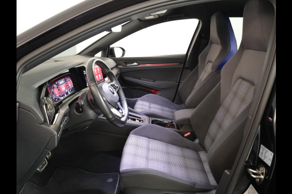 Volkswagen Golf 1.4 eHybrid GTE 245 pk Automaat (DSG) | Navigatie | Trekhaak (afneembaar) | Parkeersensoren | Achteruitrijcamera | Matrix LED koplampen | Stoelverwarming |