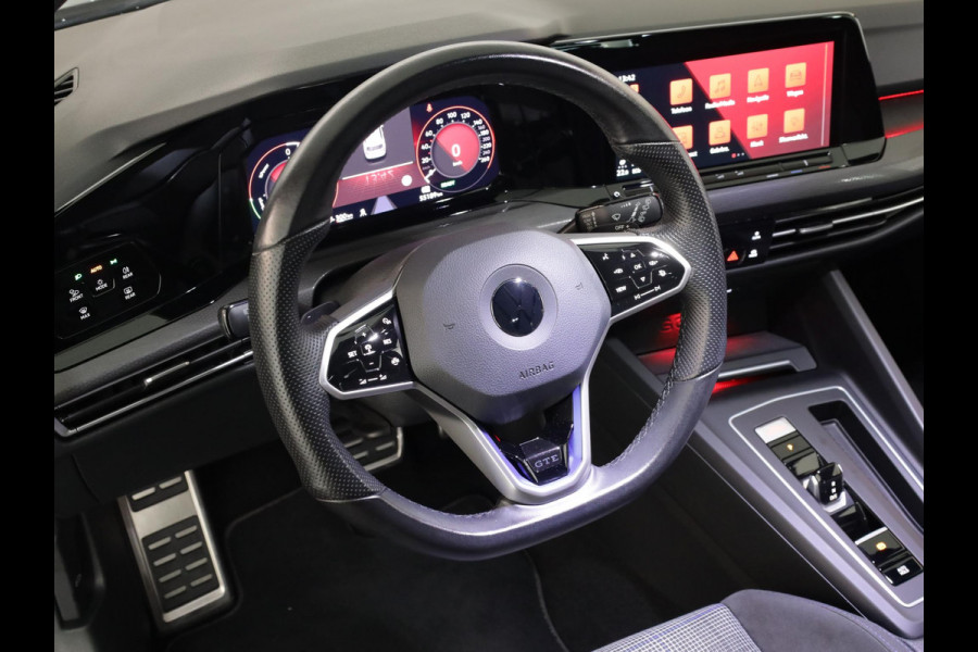 Volkswagen Golf 1.4 eHybrid GTE 245 pk Automaat (DSG) | Navigatie | Trekhaak (afneembaar) | Parkeersensoren | Achteruitrijcamera | Matrix LED koplampen | Stoelverwarming |