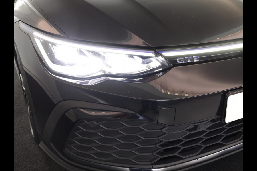 Volkswagen Golf 1.4 eHybrid GTE 245 pk Automaat (DSG) | Navigatie | Trekhaak (afneembaar) | Parkeersensoren | Achteruitrijcamera | Matrix LED koplampen | Stoelverwarming |