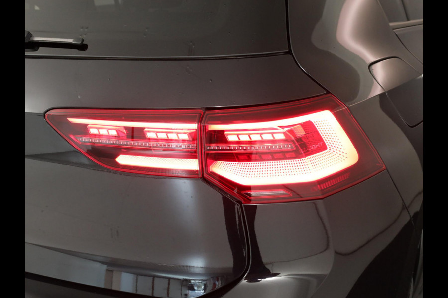 Volkswagen Golf 1.4 eHybrid GTE 245 pk Automaat (DSG) | Navigatie | Trekhaak (afneembaar) | Parkeersensoren | Achteruitrijcamera | Matrix LED koplampen | Stoelverwarming |