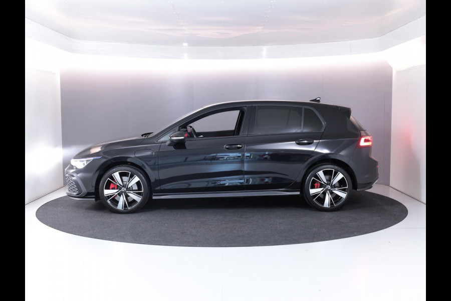Volkswagen Golf 1.4 eHybrid GTE 245 pk Automaat (DSG) | Navigatie | Trekhaak (afneembaar) | Parkeersensoren | Achteruitrijcamera | Matrix LED koplampen | Stoelverwarming |