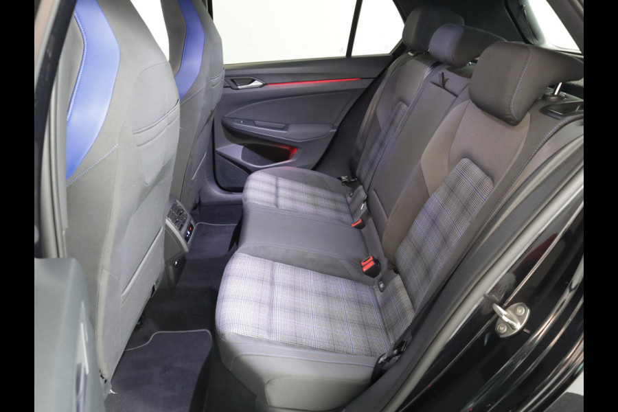 Volkswagen Golf 1.4 eHybrid GTE 245 pk Automaat (DSG) | Navigatie | Trekhaak (afneembaar) | Parkeersensoren | Achteruitrijcamera | Matrix LED koplampen | Stoelverwarming |