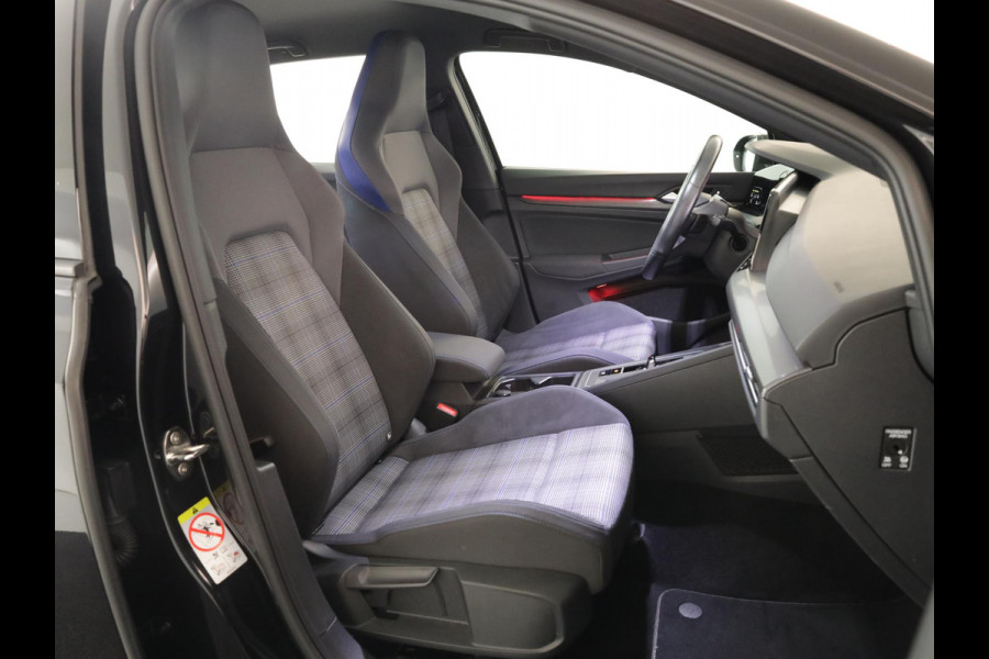 Volkswagen Golf 1.4 eHybrid GTE 245 pk Automaat (DSG) | Navigatie | Trekhaak (afneembaar) | Parkeersensoren | Achteruitrijcamera | Matrix LED koplampen | Stoelverwarming |