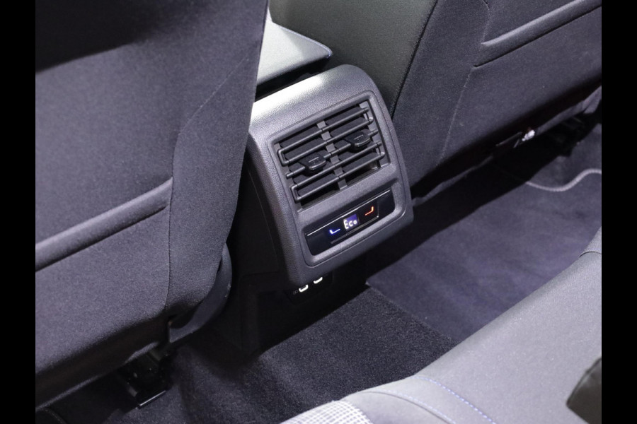 Volkswagen Golf 1.4 eHybrid GTE 245 pk Automaat (DSG) | Navigatie | Trekhaak (afneembaar) | Parkeersensoren | Achteruitrijcamera | Matrix LED koplampen | Stoelverwarming |