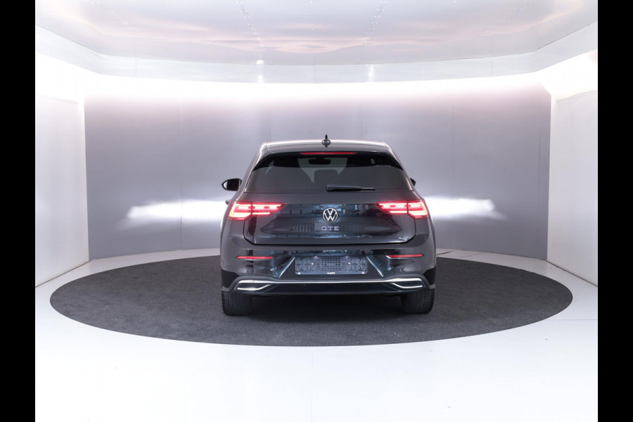 Volkswagen Golf 1.4 eHybrid GTE 245 pk Automaat (DSG) | Navigatie | Trekhaak (afneembaar) | Parkeersensoren | Achteruitrijcamera | Matrix LED koplampen | Stoelverwarming |