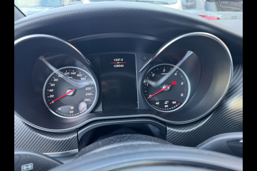 Mercedes-Benz V-Klasse 300d Lang DC Avantgarde AMG / Trekhaak / 360Camera / Leder / Burmester / Koelbox / Stoelventilatie + verwarming / 19'' / DAB / Dodehoek / Cruise Control
