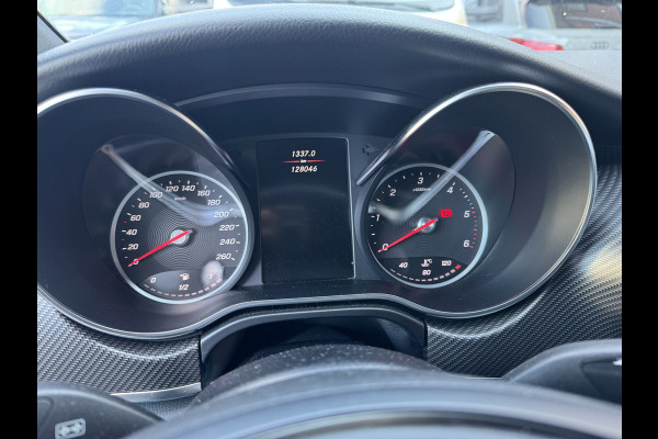 Mercedes-Benz V-Klasse 300d Lang DC Avantgarde AMG / Trekhaak / 360Camera / Leder / Burmester / Koelbox / Stoelventilatie + verwarming / 19'' / DAB / Dodehoek / Cruise Control