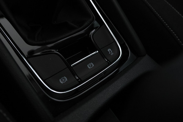 Škoda Karoq 1.0 TSI Ambition Nw. Model, Navigatie, Climate,
