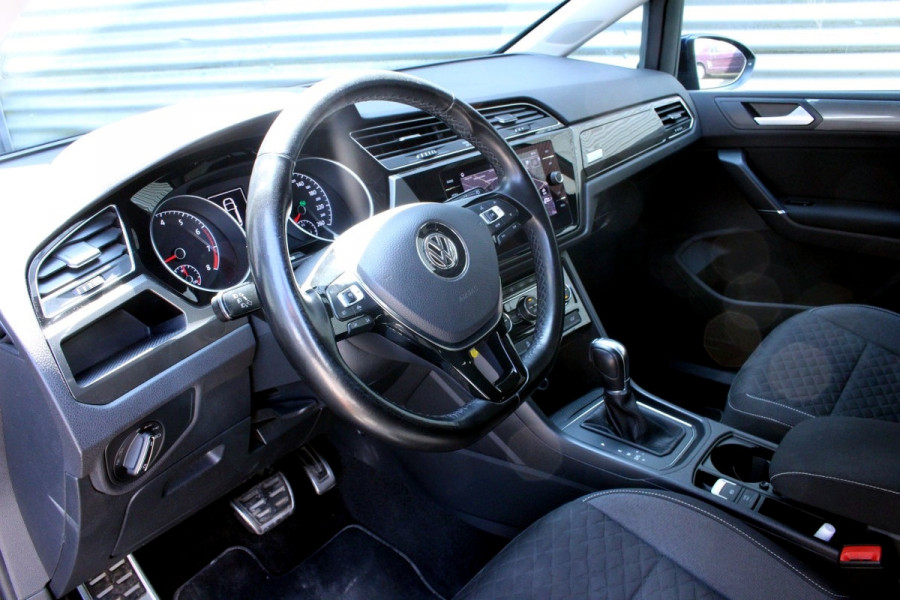 Volkswagen Touran 1.5 TSI DSG Highline 7p 1eEIG! ACC CARPLAY DAB CAMERA '19