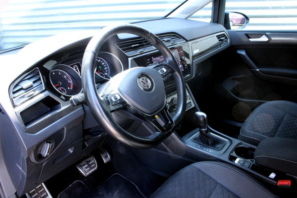 Volkswagen Touran 1.5 TSI DSG Highline 7p 1eEIG! ACC CARPLAY DAB CAMERA '19