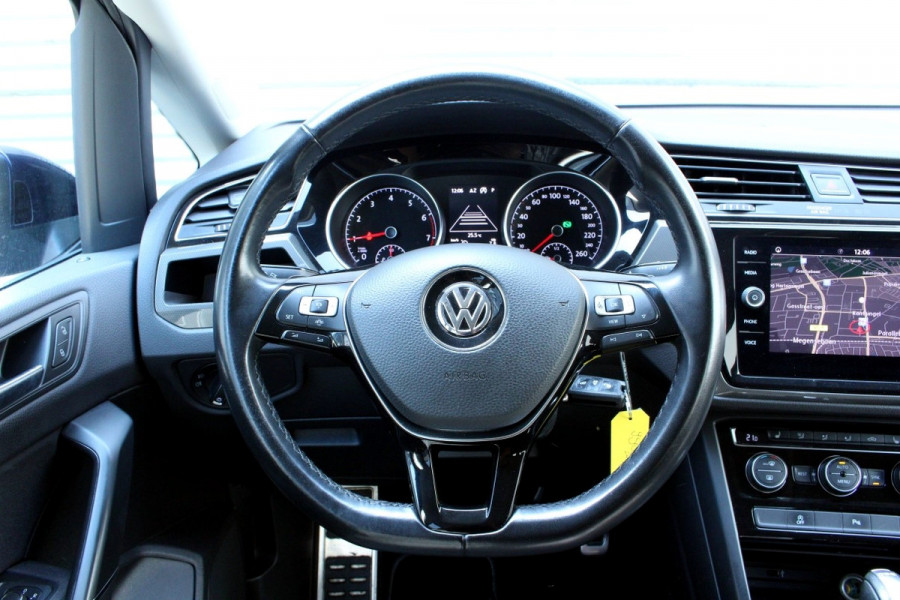 Volkswagen Touran 1.5 TSI DSG Highline 7p 1eEIG! ACC CARPLAY DAB CAMERA '19